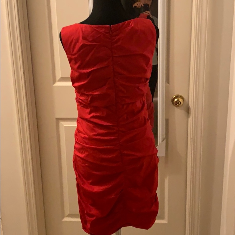 Red dress - Picture 5 of 8